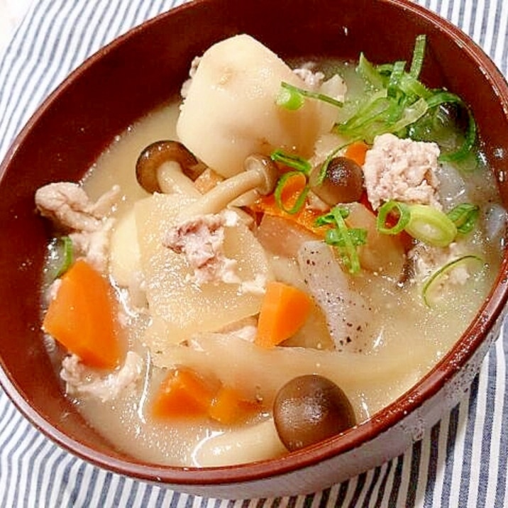 豚汁(豚肉のお味噌汁)